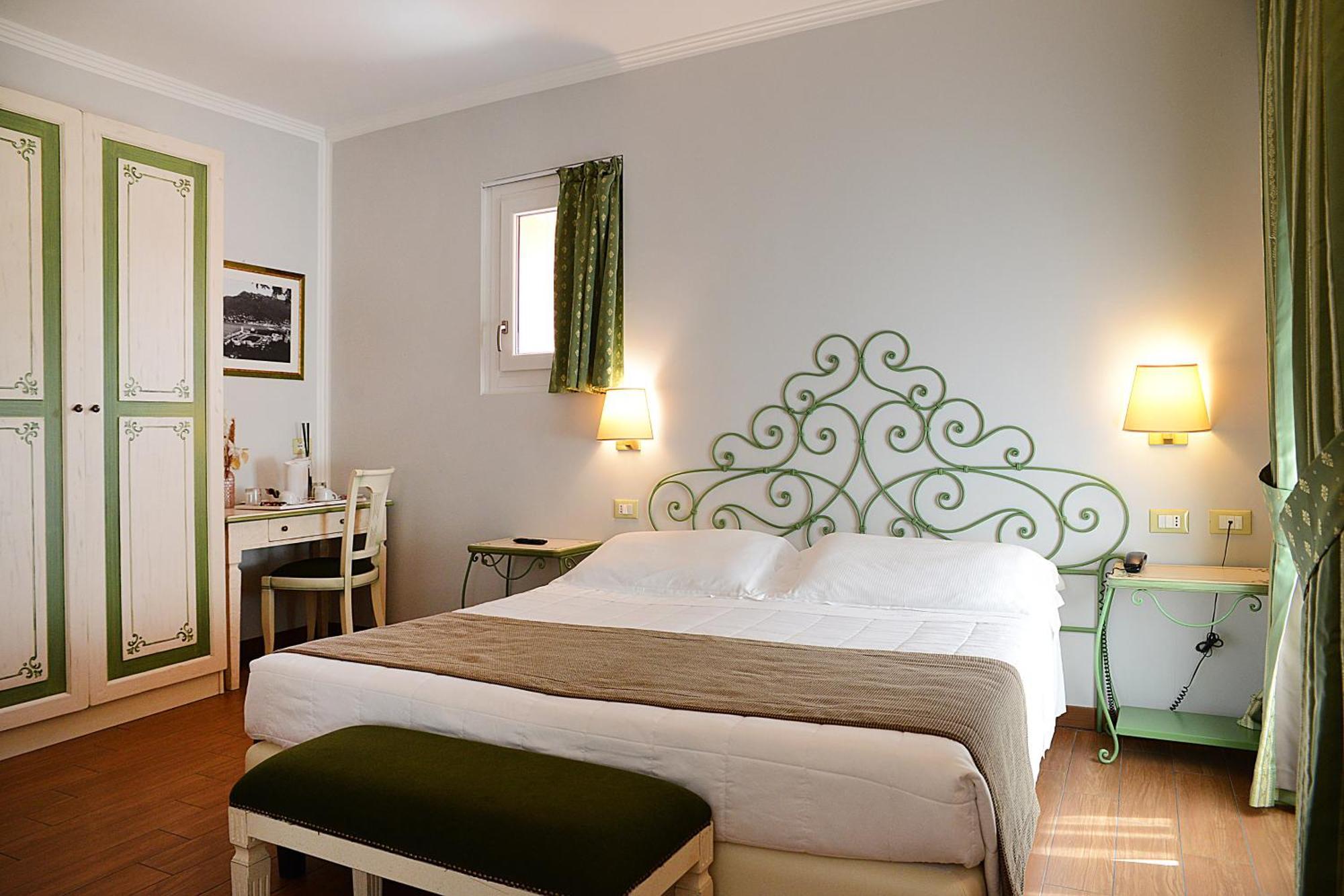 Hotel Borgo Antico Комо Экстерьер фото